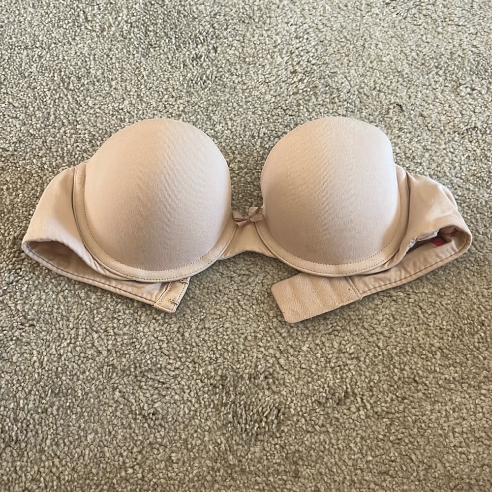 Strapless Victoria’s Secret nude bra